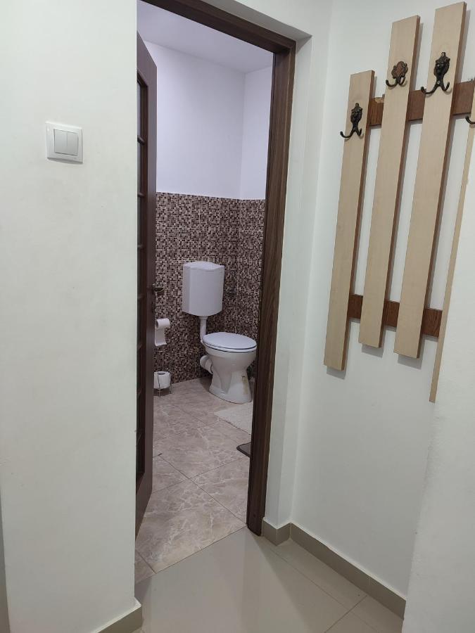 Lovely 1 Bedroom Apartment In City Centre, Sleeps 4 ! Turda Dış mekan fotoğraf