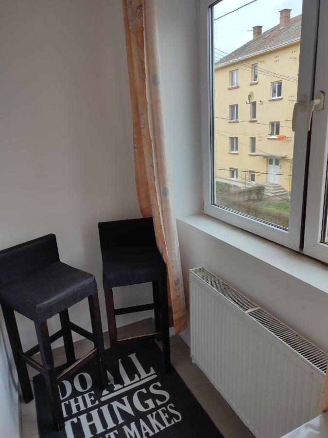Lovely 1 Bedroom Apartment In City Centre, Sleeps 4 ! Turda Dış mekan fotoğraf