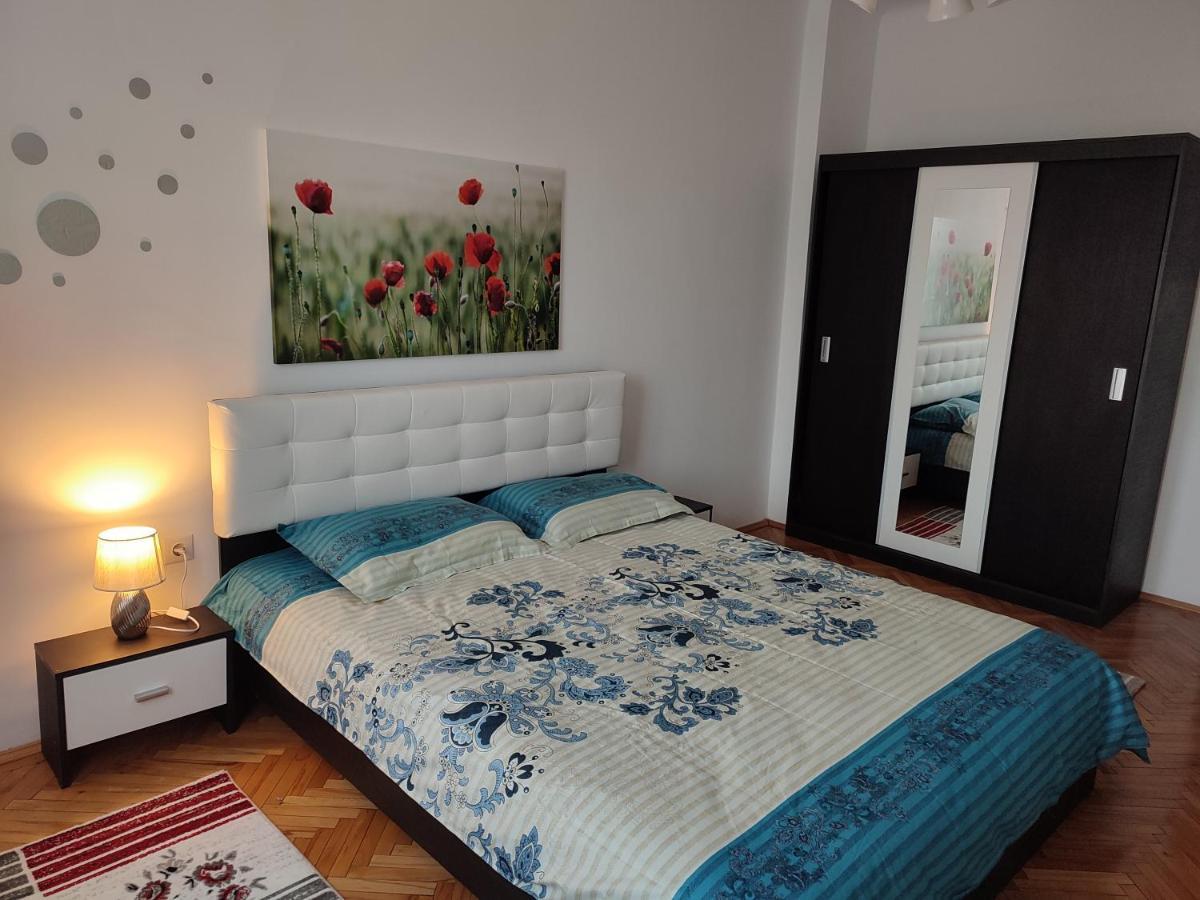 Lovely 1 Bedroom Apartment In City Centre, Sleeps 4 ! Turda Dış mekan fotoğraf