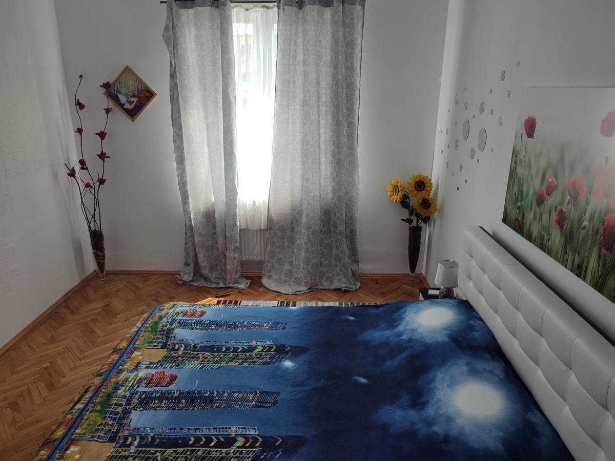 Lovely 1 Bedroom Apartment In City Centre, Sleeps 4 ! Turda Dış mekan fotoğraf