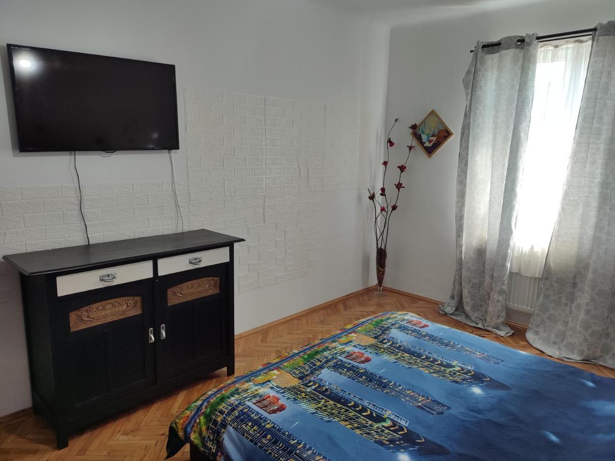 Lovely 1 Bedroom Apartment In City Centre, Sleeps 4 ! Turda Dış mekan fotoğraf