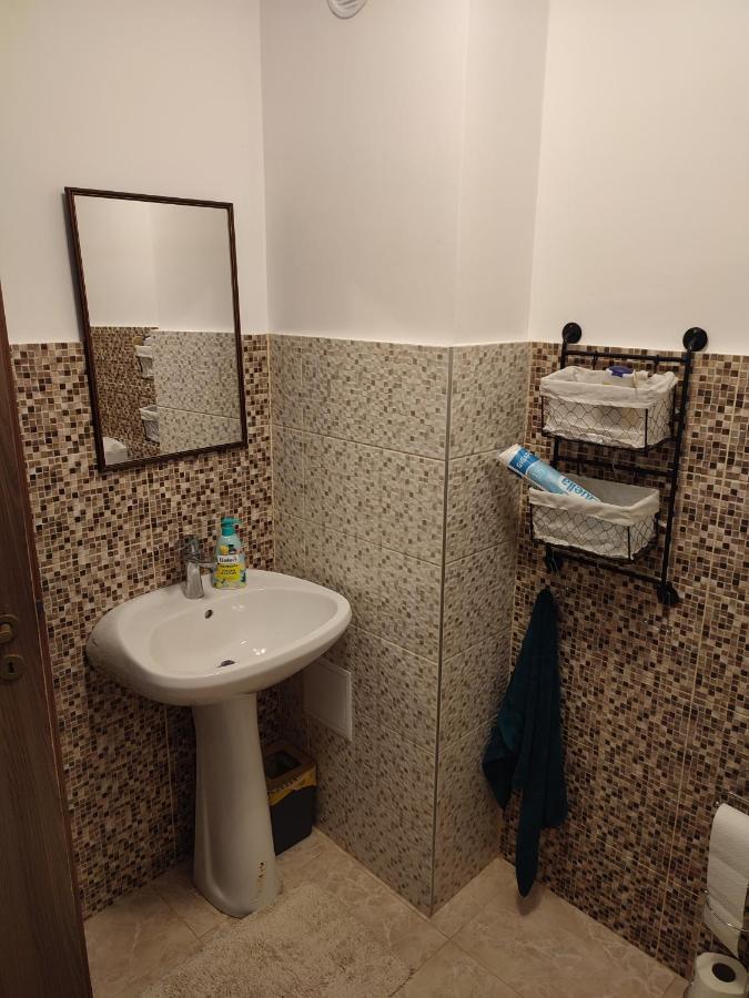 Lovely 1 Bedroom Apartment In City Centre, Sleeps 4 ! Turda Dış mekan fotoğraf