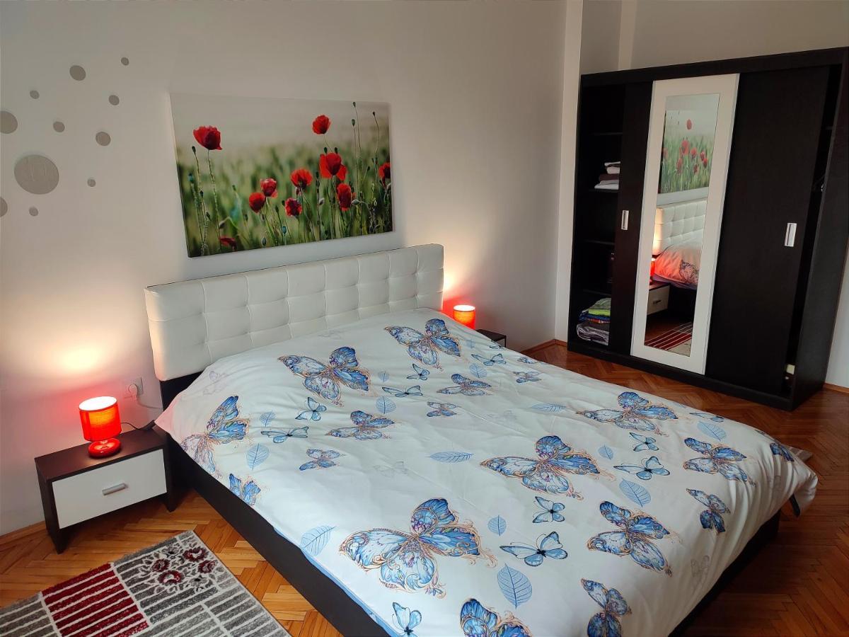 Lovely 1 Bedroom Apartment In City Centre, Sleeps 4 ! Turda Dış mekan fotoğraf